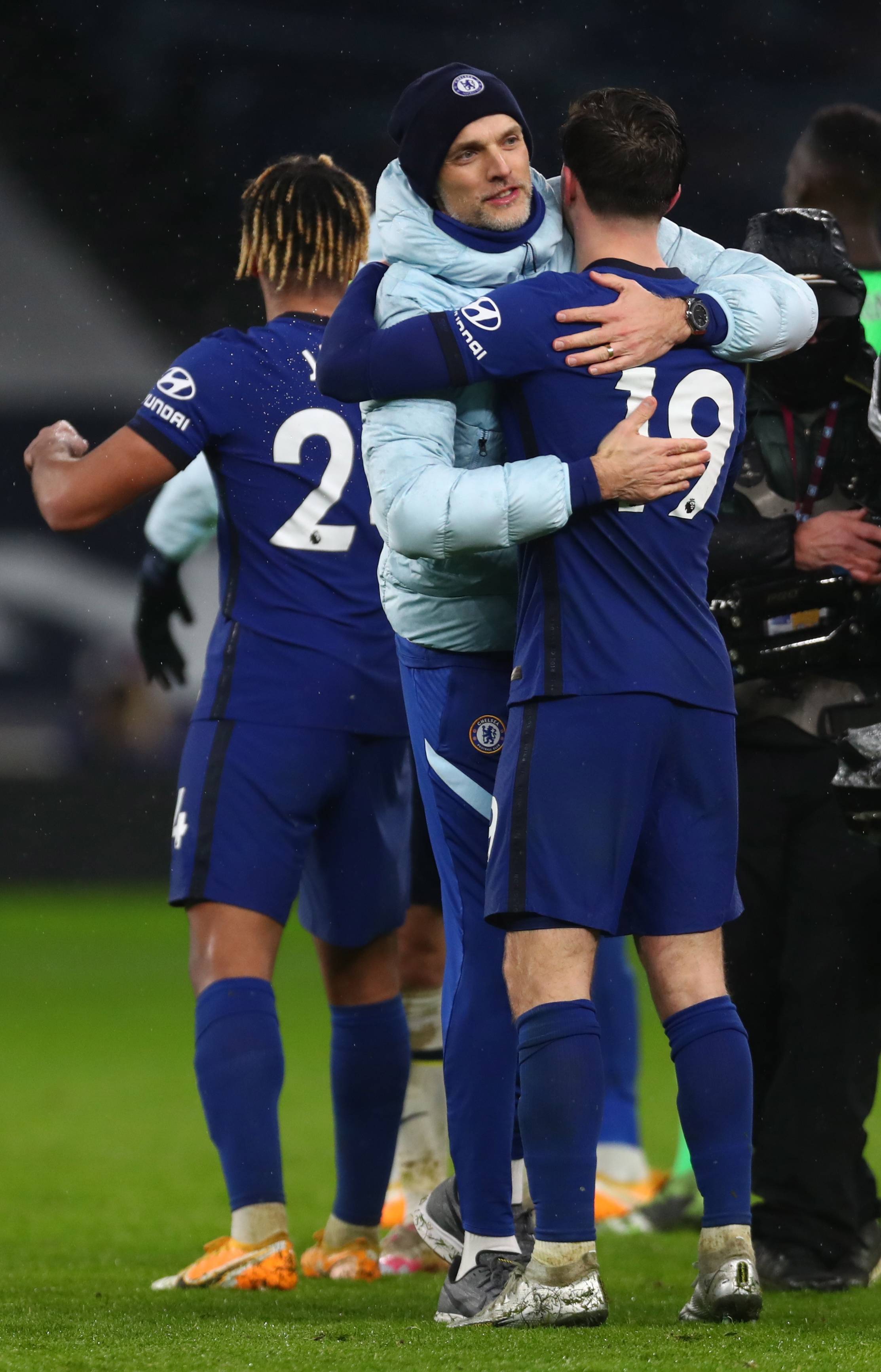 都显得坚定 都显得坚定